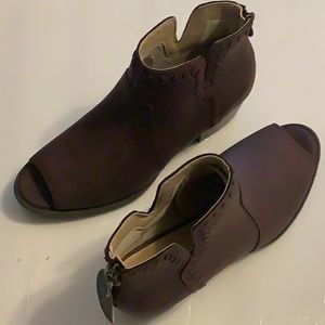 JBU Jambi Bootie - Sz. 8.5 Medium